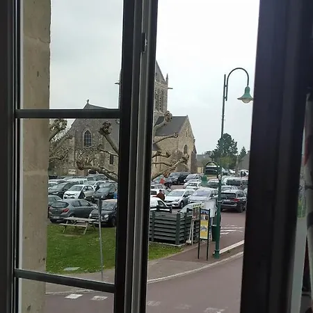 De La Place De L'eglise *