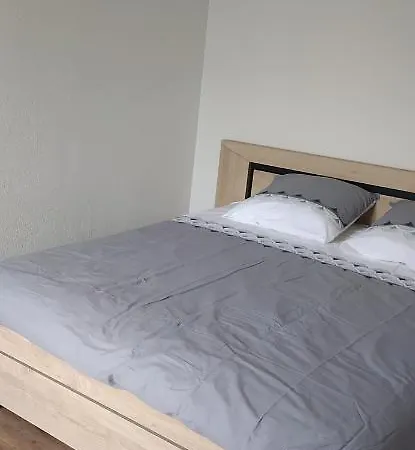 De La Place De L'eglise Lejlighed *