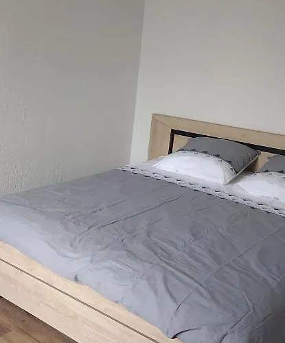 De La Place De L'eglise Apartment *