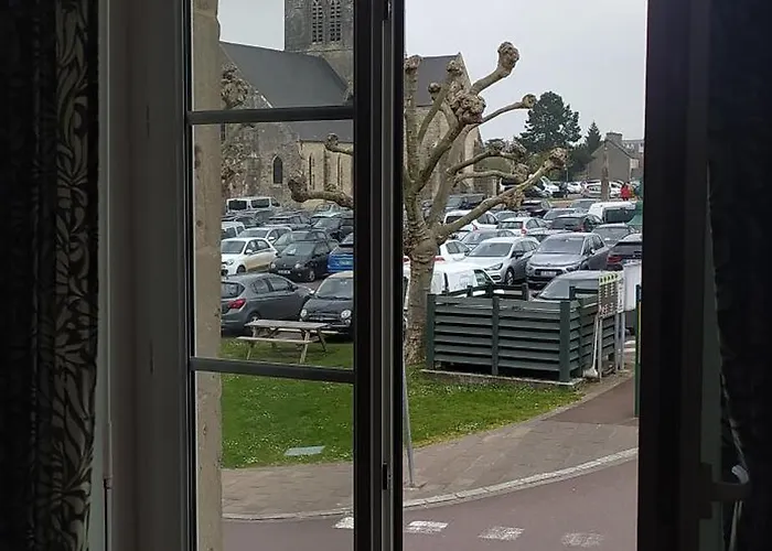 De La Place De L'eglise * Sainte-Mère-Église